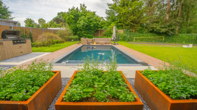 Zwembad laten bouwen